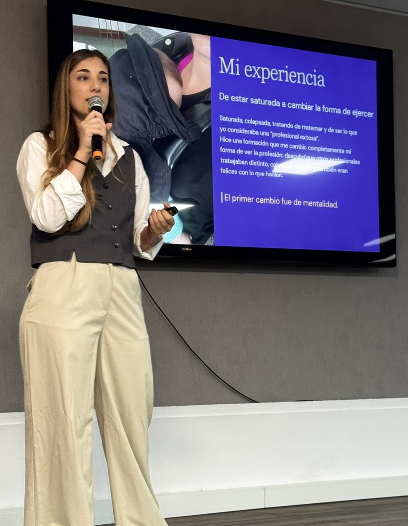 Rocío Zolezzio en un encuentro presencial para colegas